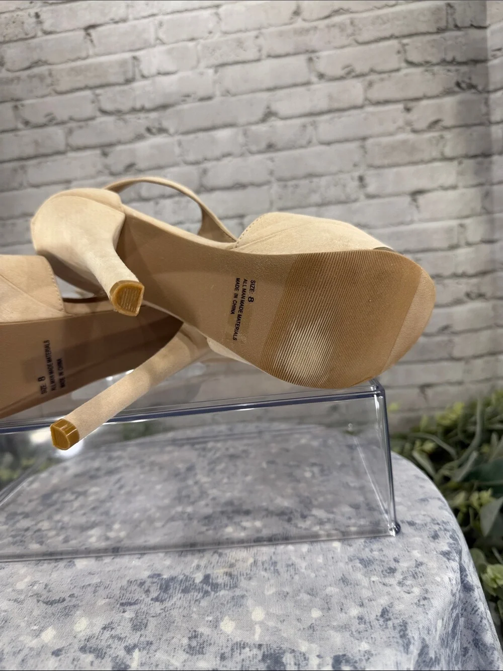 QUPID - Beige Faux Suede T-Strap Platform Stiletto Dress Heels WMS 8M 💛 EUC
